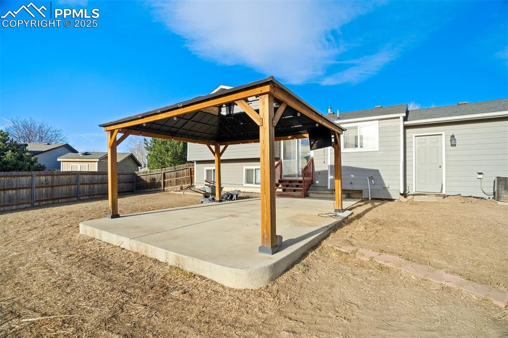 Image 4 of 34: Back Yard for outdoor space