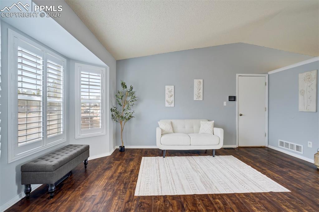 Image 6 of 34: Sitting Room