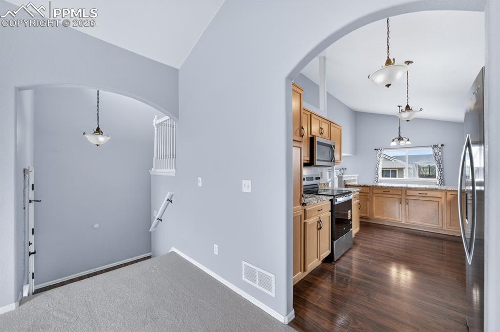 Image 11 of 50: Kitchen