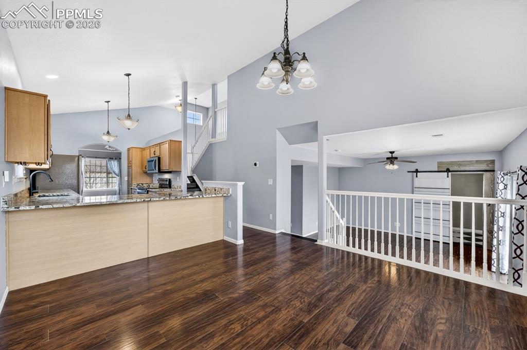 Image 2 of 50: Dining Area