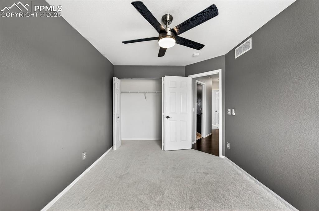 Image 23 of 50: Bedroom