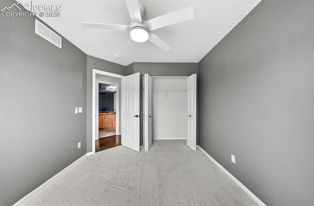 Image 26 of 50: Bedroom