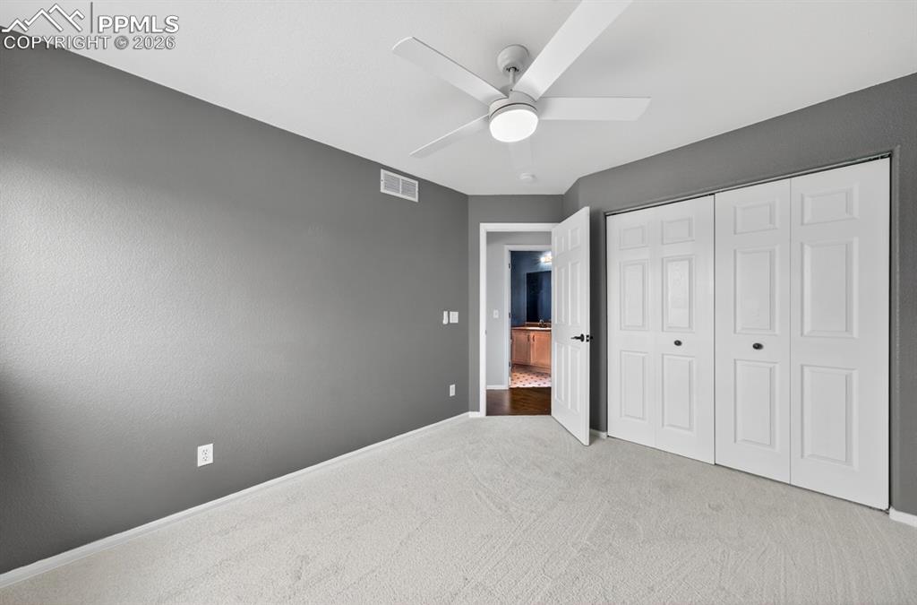 Image 27 of 50: Bedroom