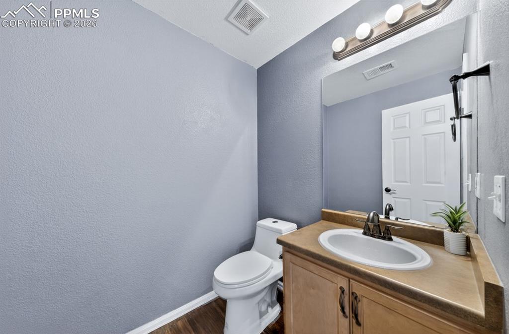 Image 34 of 50: Bathroom