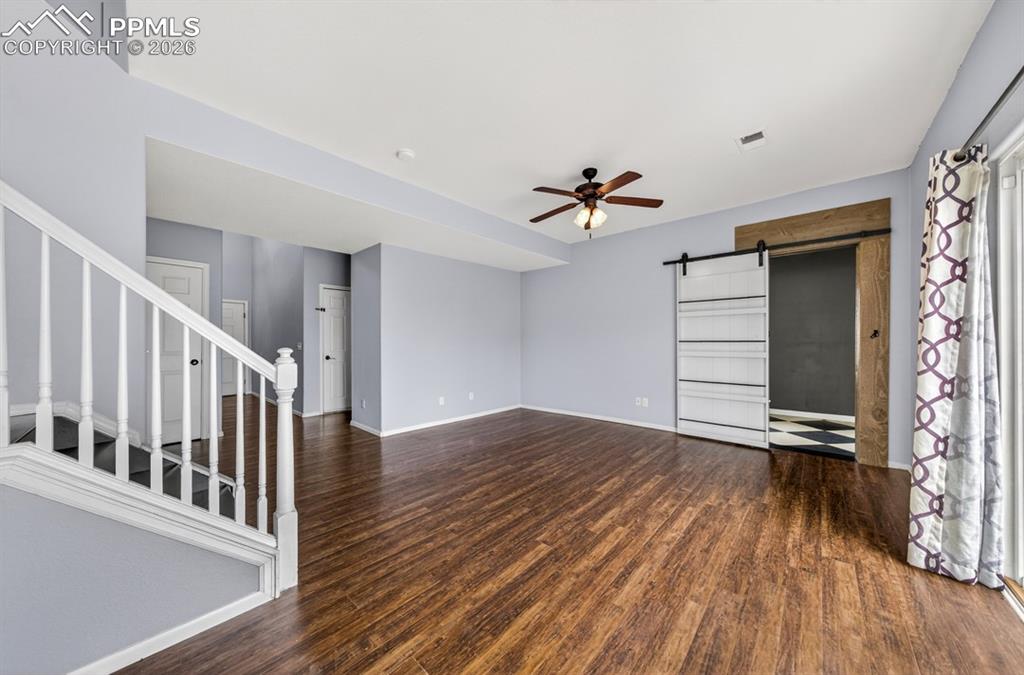 Image 35 of 50: Living Room