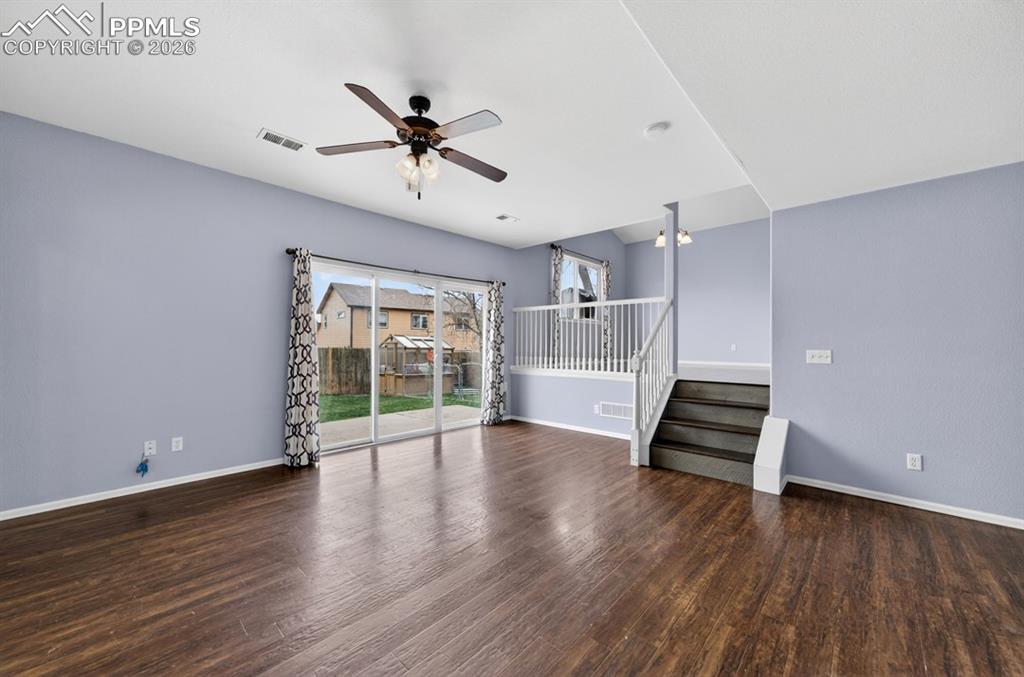 Image 36 of 50: Living Room