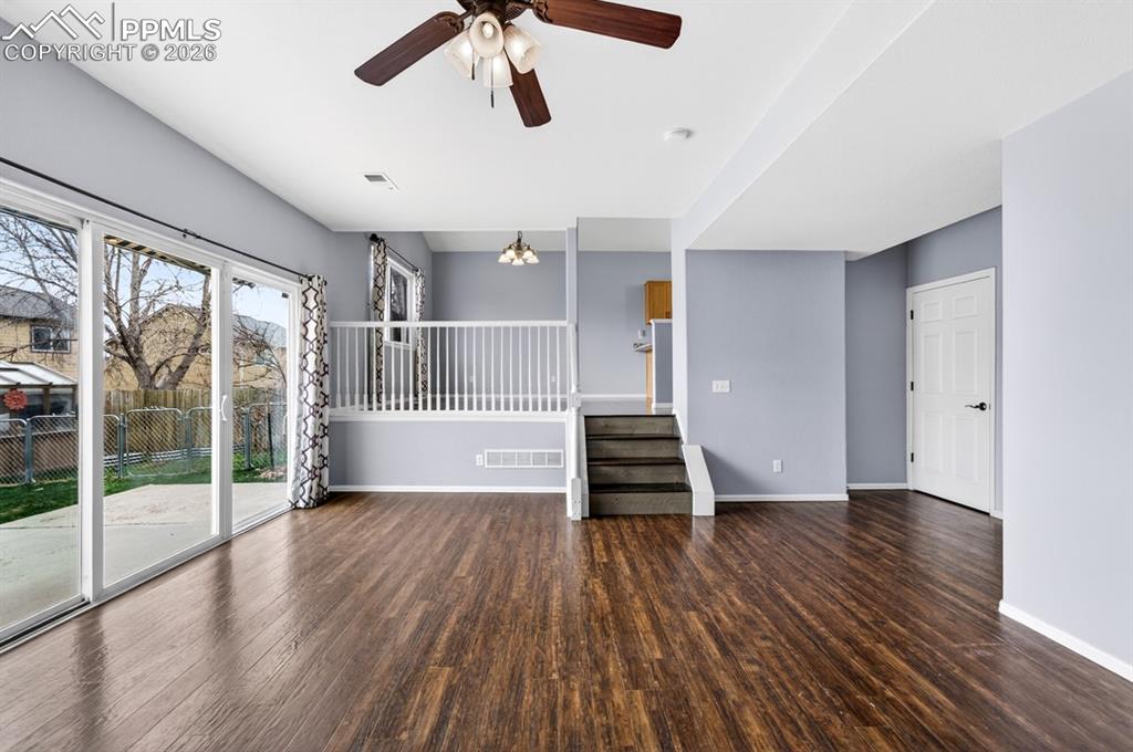 Image 38 of 50: Living Room