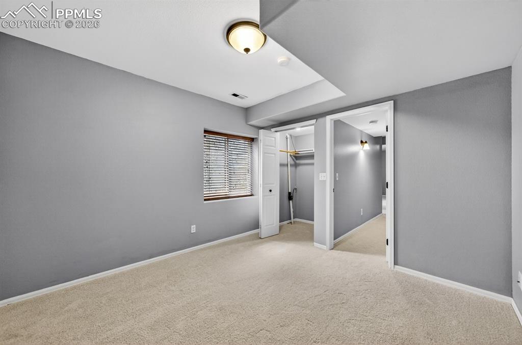 Image 41 of 50: Bedroom