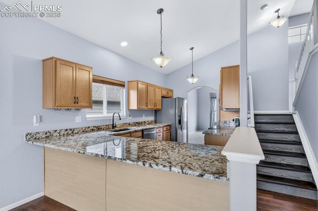 Image 5 of 50: Kitchen