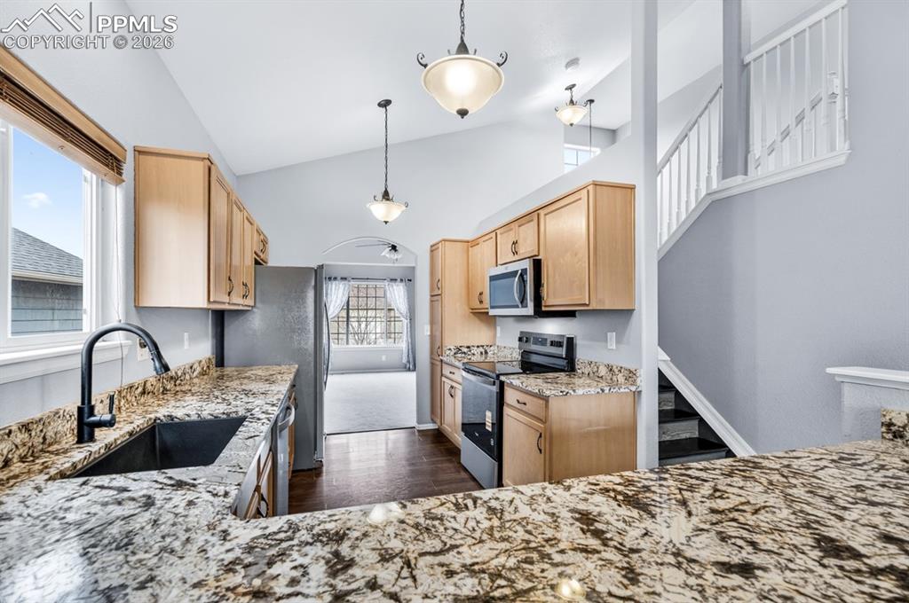 Image 6 of 50: Kitchen