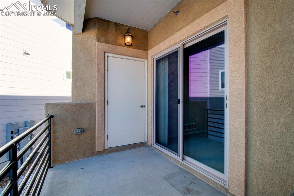 Image 20 of 23: Entry