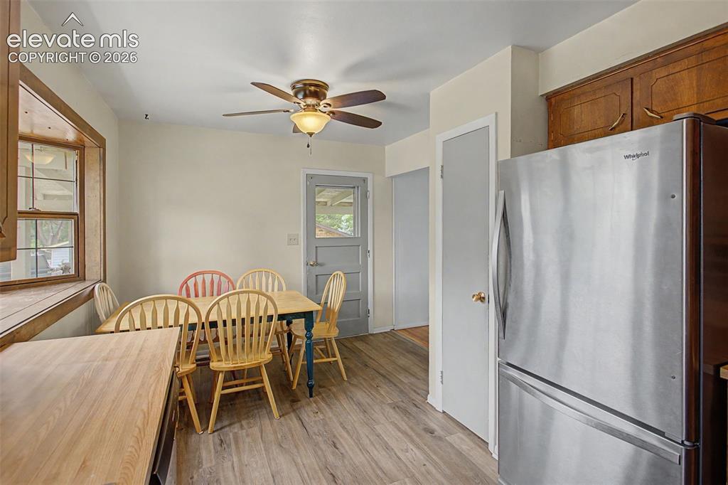 Image 11 of 34: Dining Area