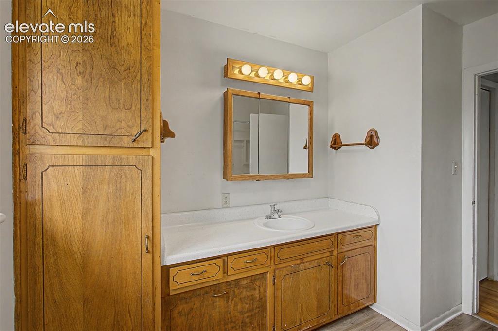 Image 14 of 34: Bathroom