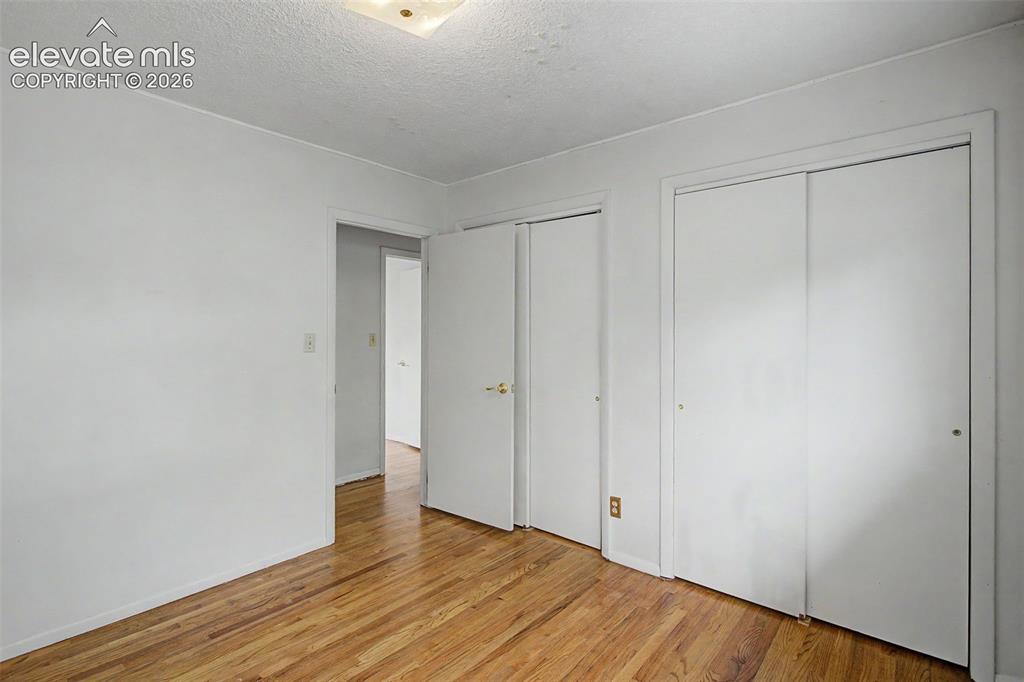 Image 16 of 34: Bedroom