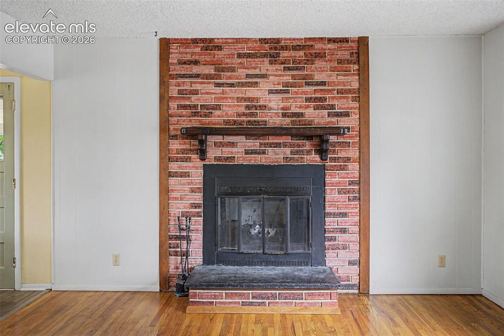 Image 8 of 34: In the living room