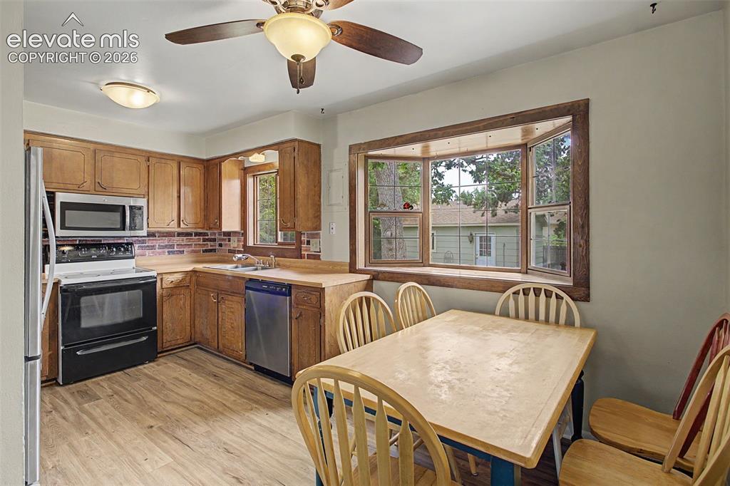 Image 9 of 34: Kitchen