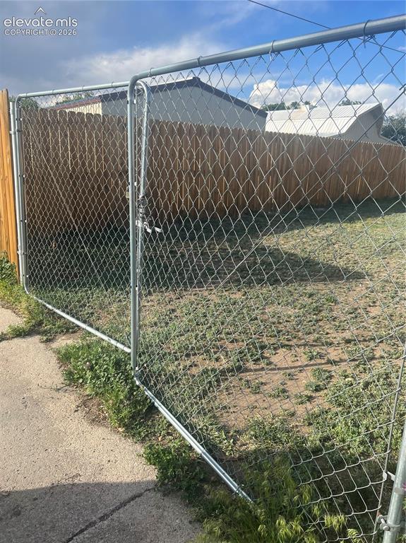 Image 4 of 4: Fence