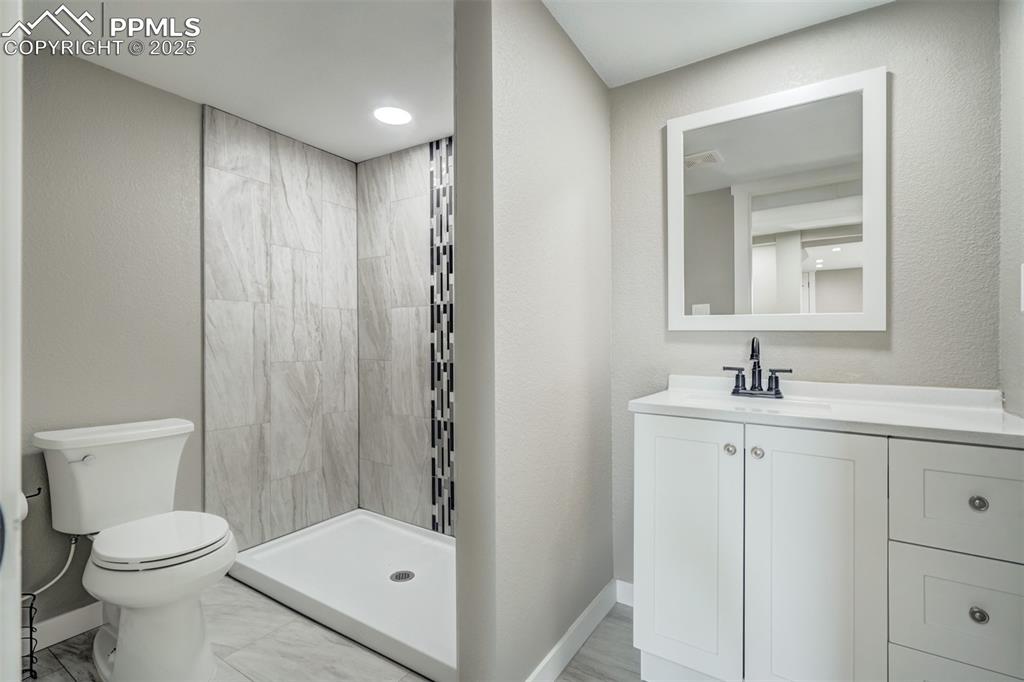 Image 27 of 28: Bathroom