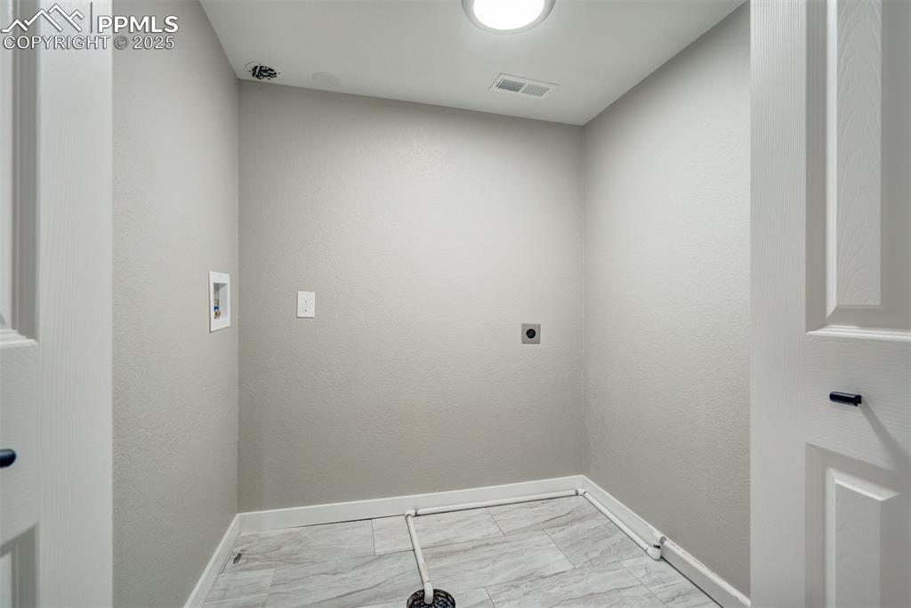 Image 28 of 28: Laundry