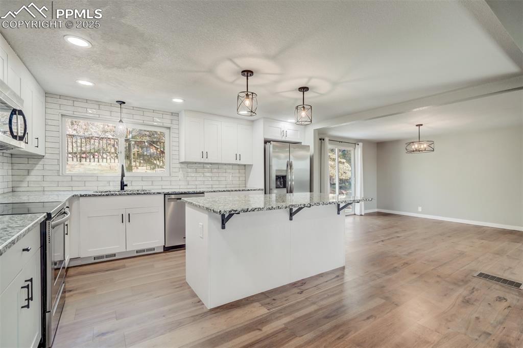 Image 4 of 28: Kitchen