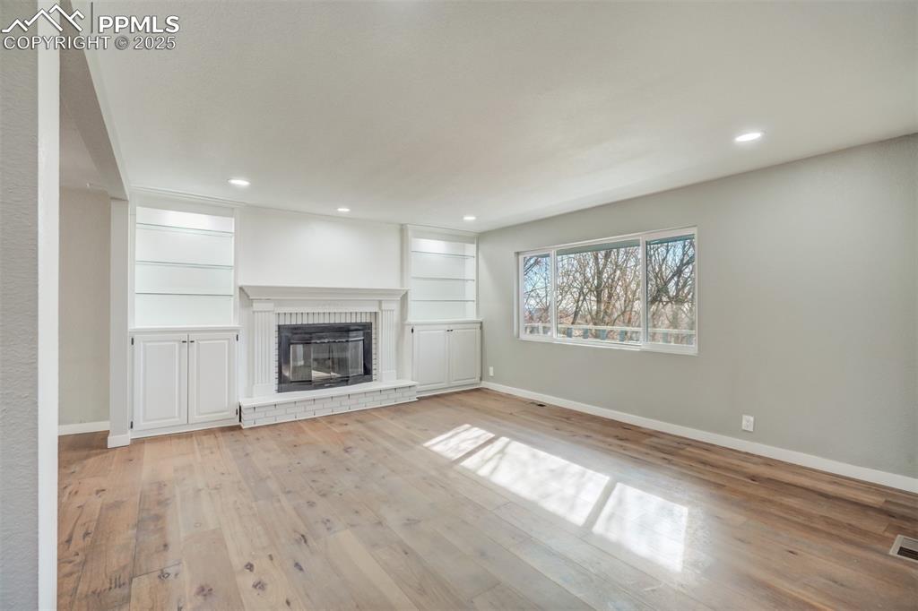 Image 9 of 28: Living Room