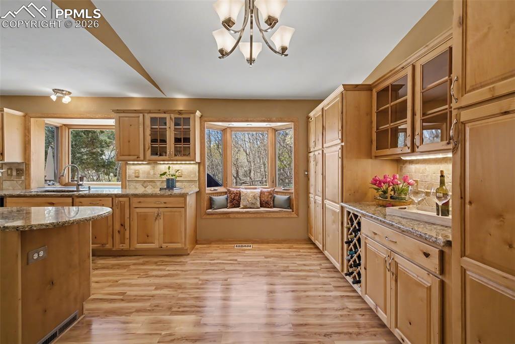 Image 12 of 45: Kitchen