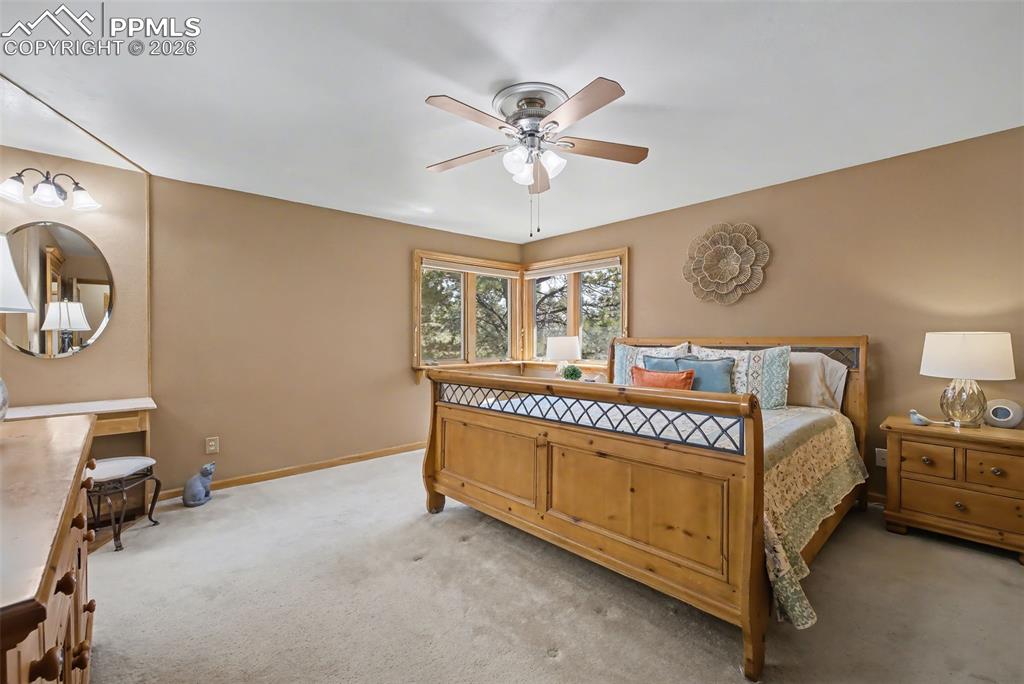 Image 19 of 45: Bedroom