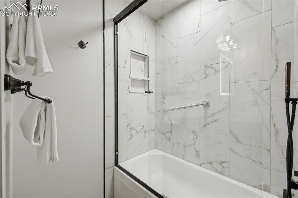 Image 26 of 45: Bathroom