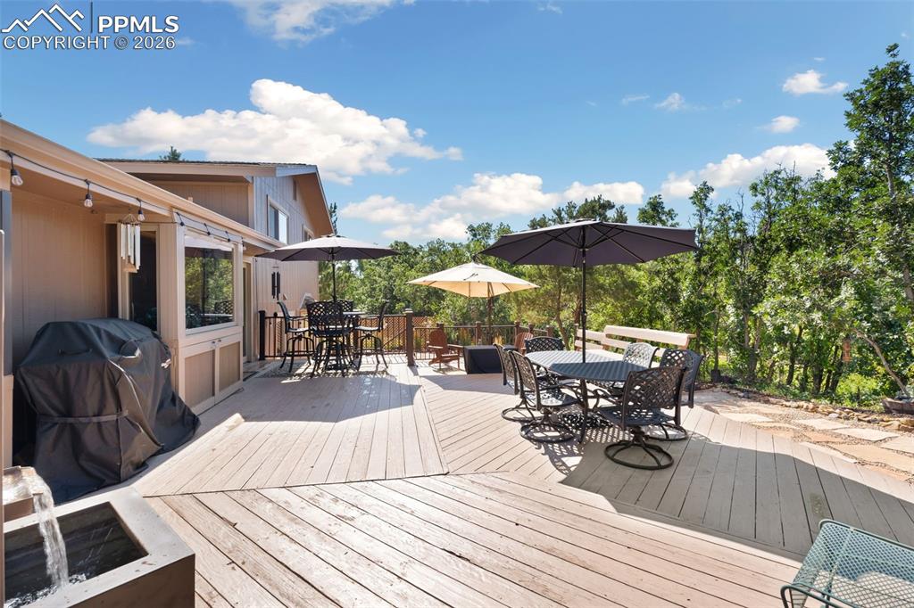 Image 34 of 45: Deck