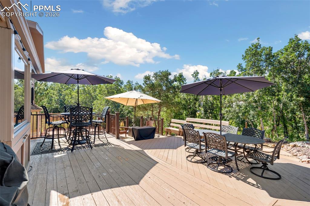 Image 35 of 45: Deck