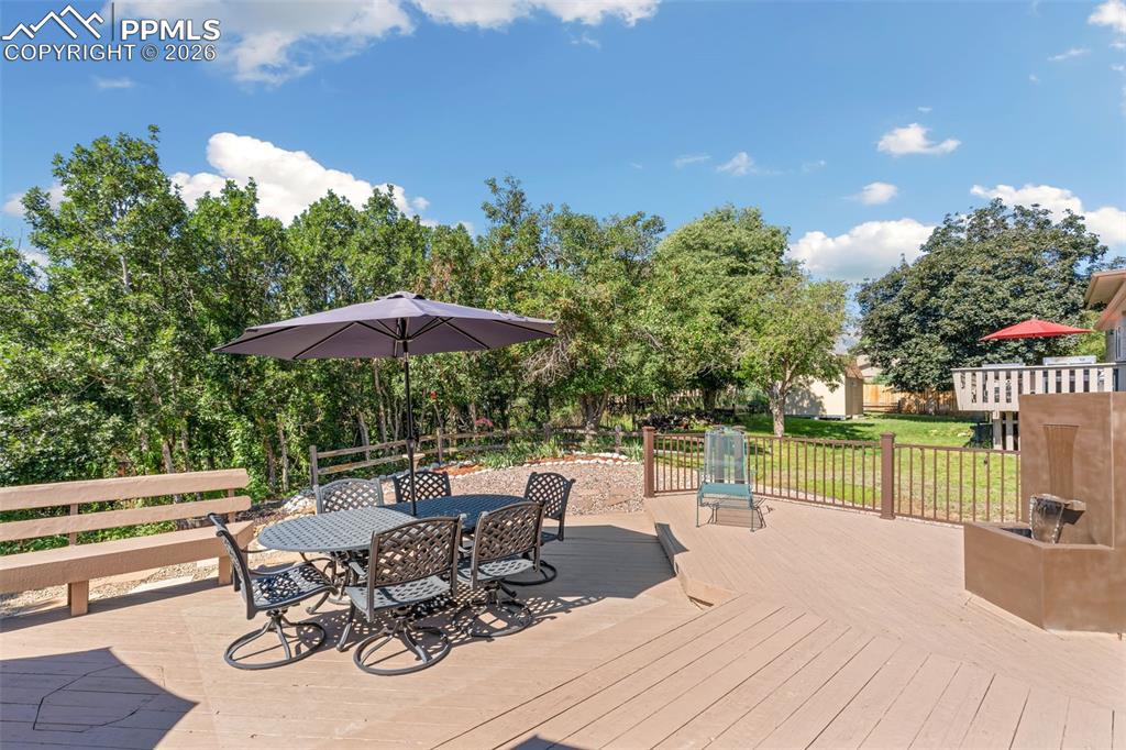 Image 37 of 45: Deck