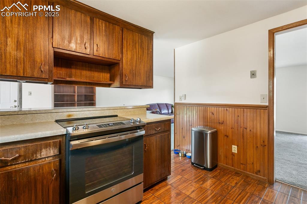 Image 12 of 37: Kitchen