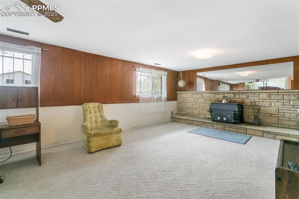 Image 14 of 37: Family Room