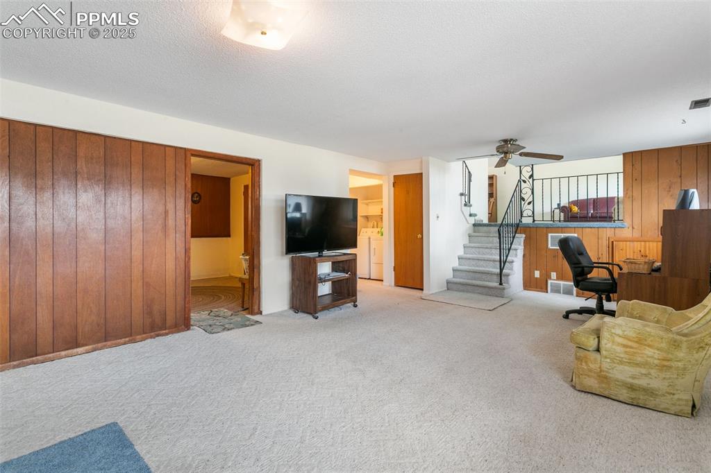 Image 16 of 37: Family Room