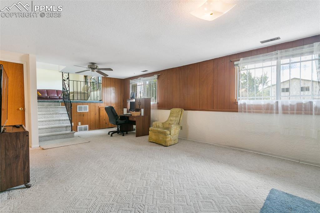 Image 17 of 37: Family Room