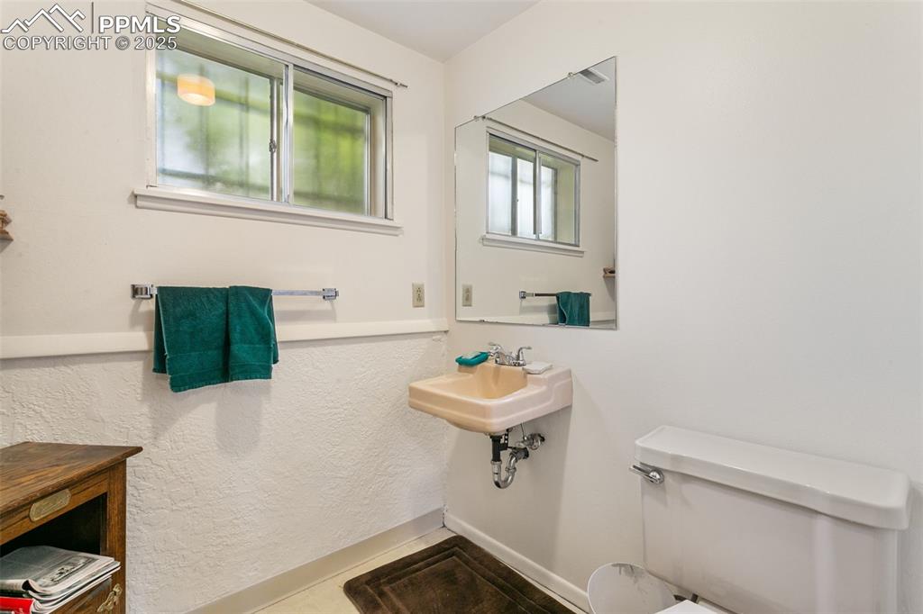 Image 18 of 37: Bathroom