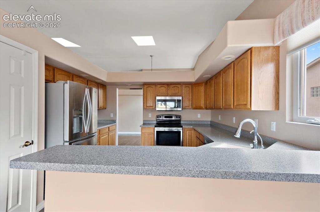 Image 7 of 30: Kitchen