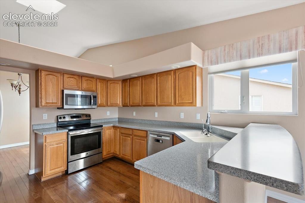 Image 8 of 30: Kitchen