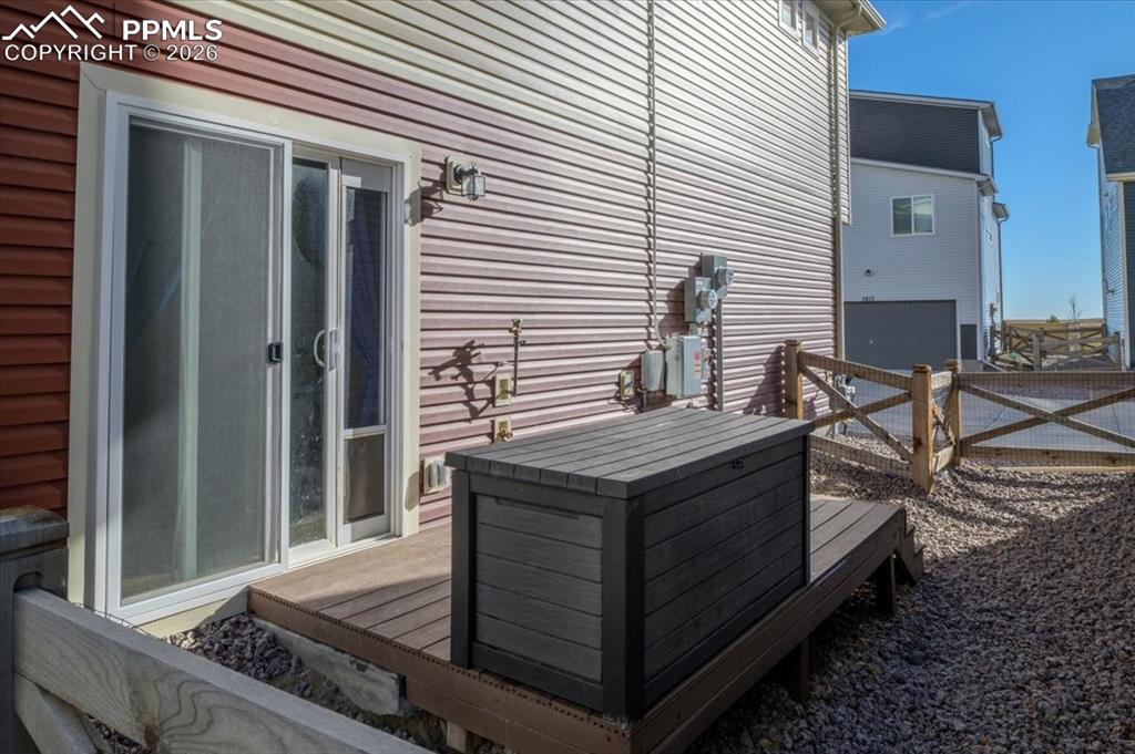 Image 21 of 27: Deck