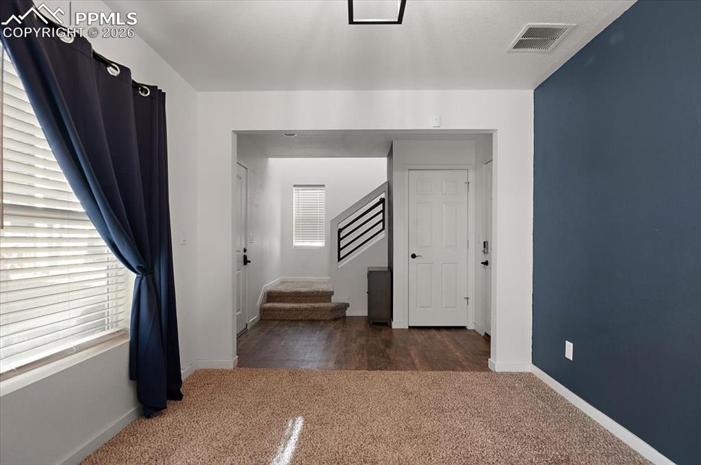 Image 5 of 27: Entry