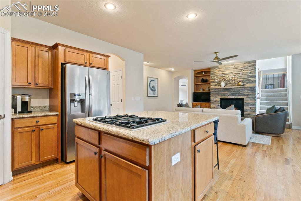 Image 14 of 50: Kitchen