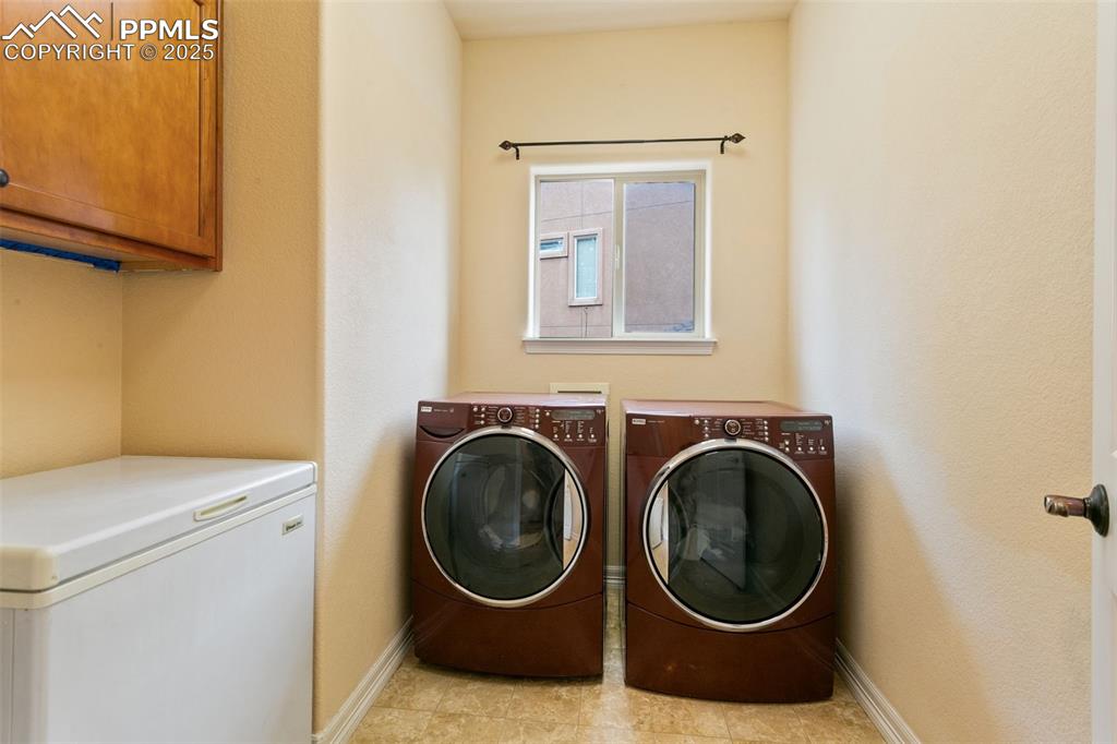 Image 17 of 50: Laundry