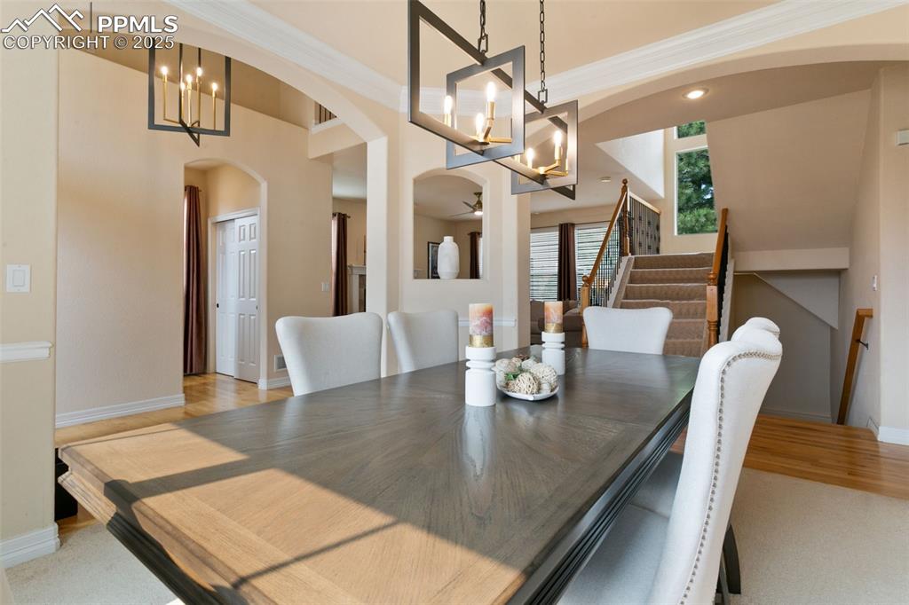 Image 8 of 50: Dining Area