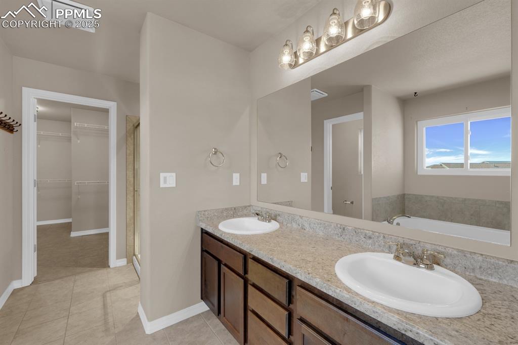 Image 17 of 38: Primary 5 piece bathroom 