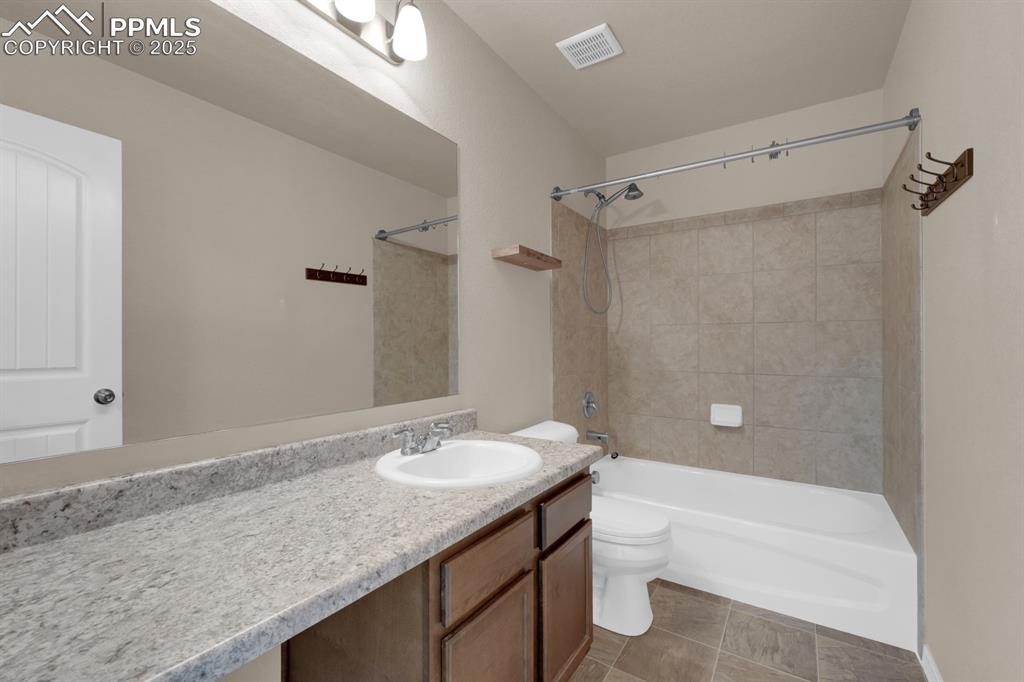 Image 19 of 38: Upper hall full bathroom 