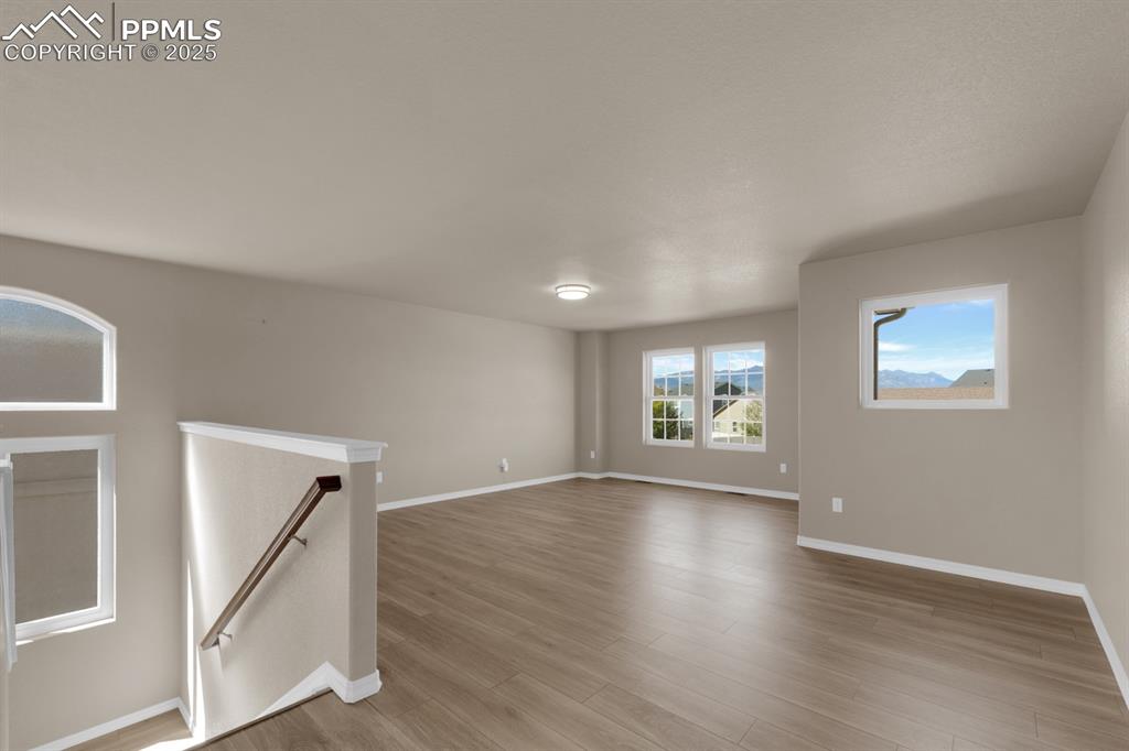 Image 4 of 38: Loft area for multipurpose use