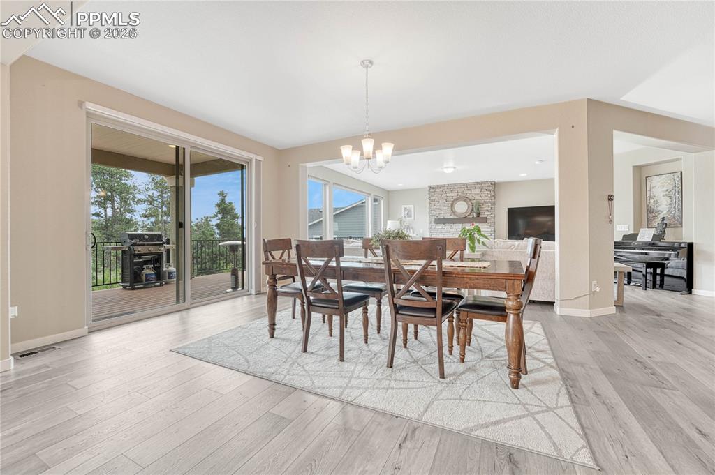 Image 11 of 49: Dining Area