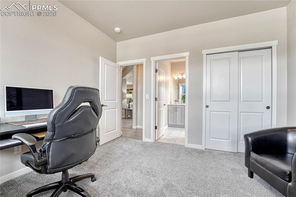 Image 21 of 49: Office