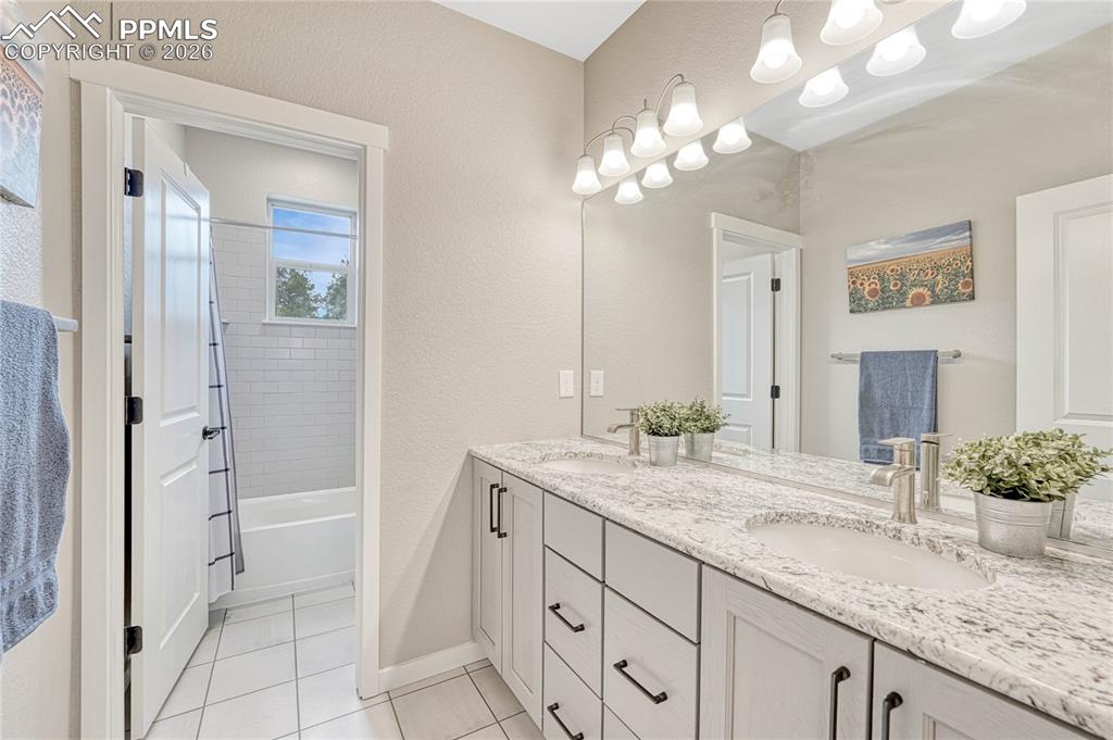 Image 40 of 49: Bathroom