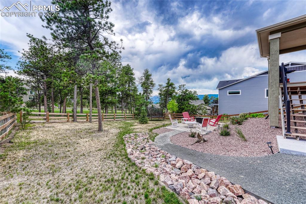 Image 43 of 49: Yard